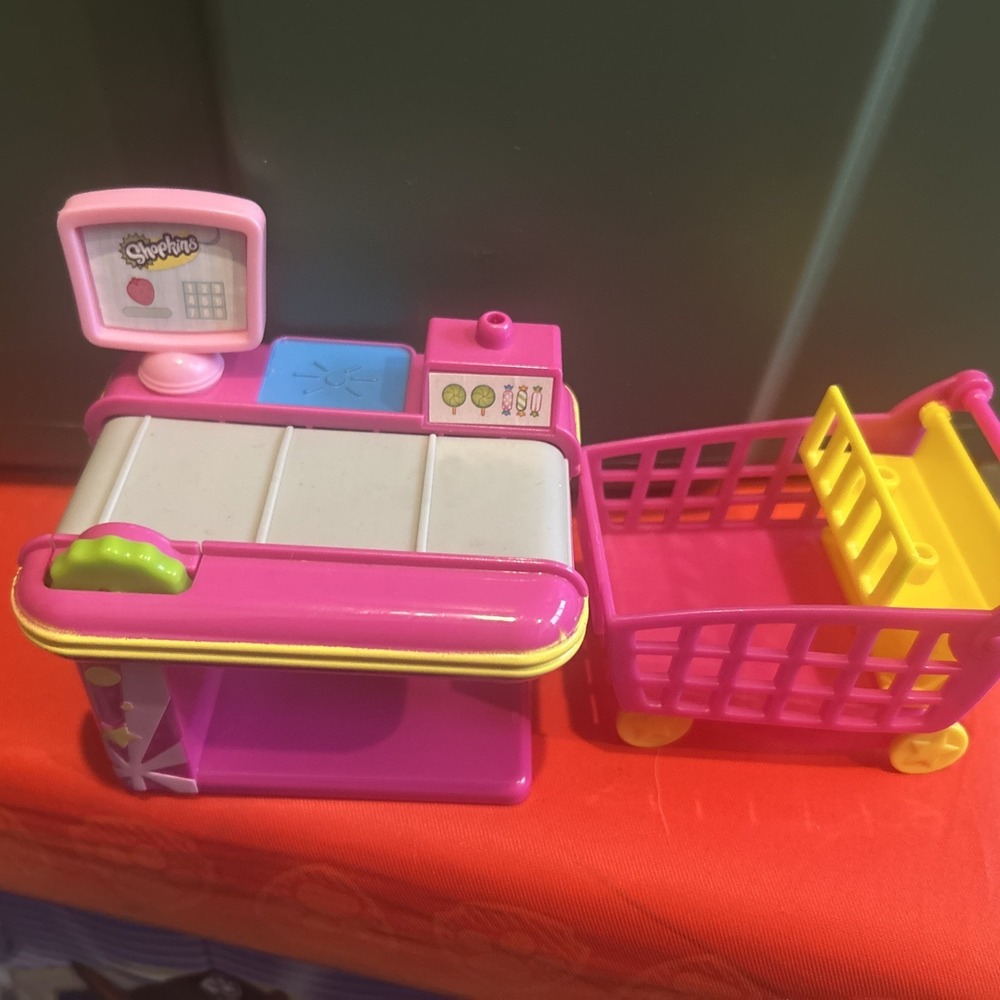 Shopkins Small Mart Supermarket Playset / Shopping Cart 2 Pieces